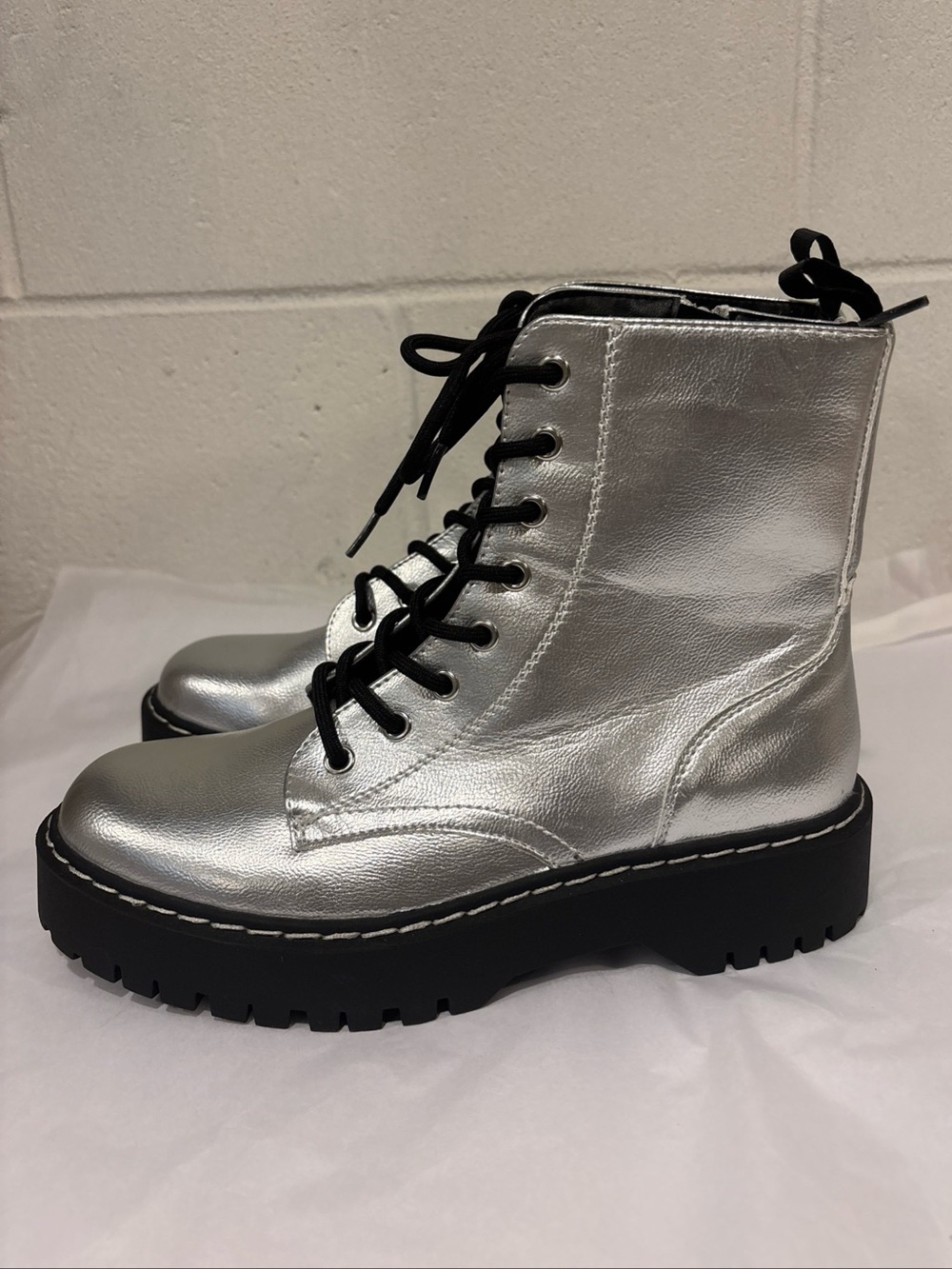 Sincerely Jules Women’s Harley Silver Combat Platform Boots Size 7.5 - Picture 3 of 8